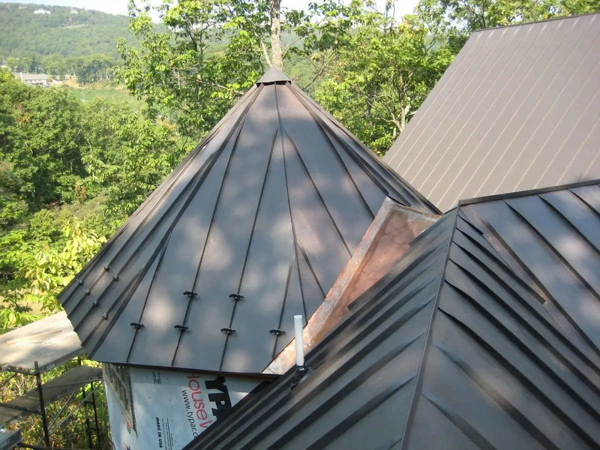 Professional Roof Tarp Installation by Craftsman Roofing in Wilson Point
